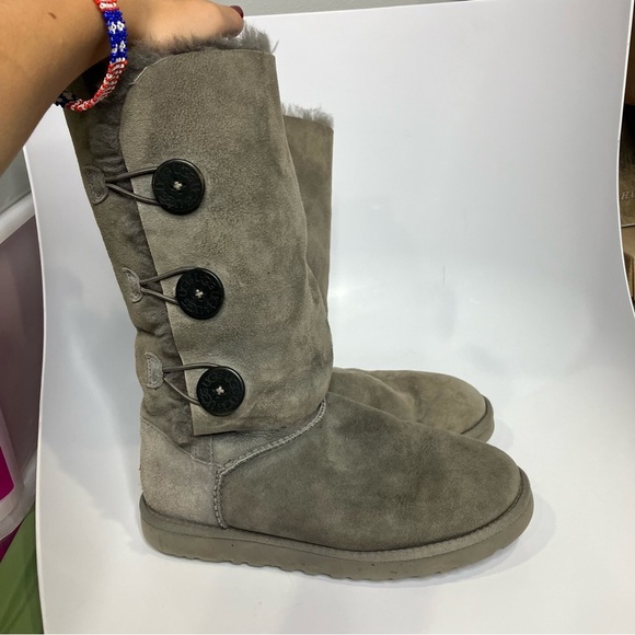 UGG Bailey button triplet ll shearling lined boots suede leather women’s size - Picture 2 of 9